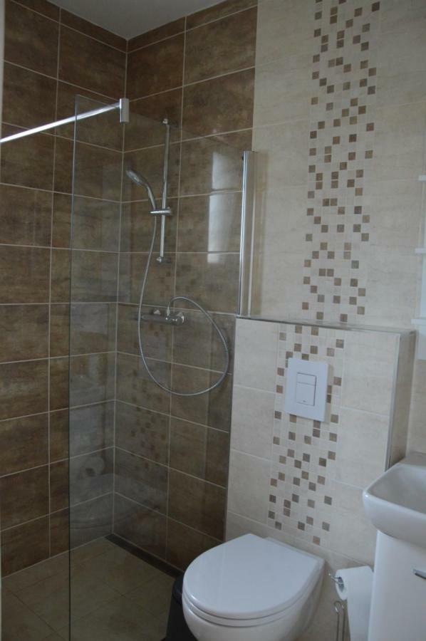 Apartmany Charlie Besenova Bagian luar foto